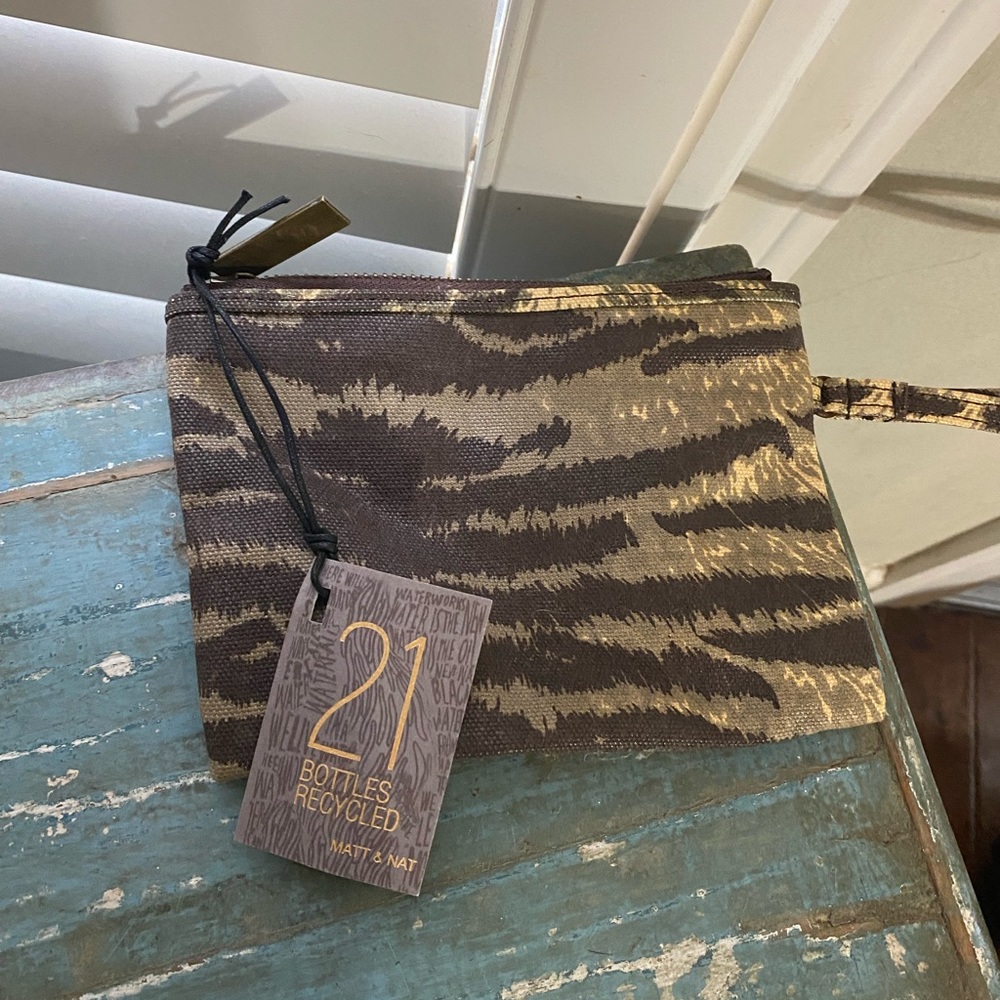 Women’s brand new Matt&Nat patterned wristlet